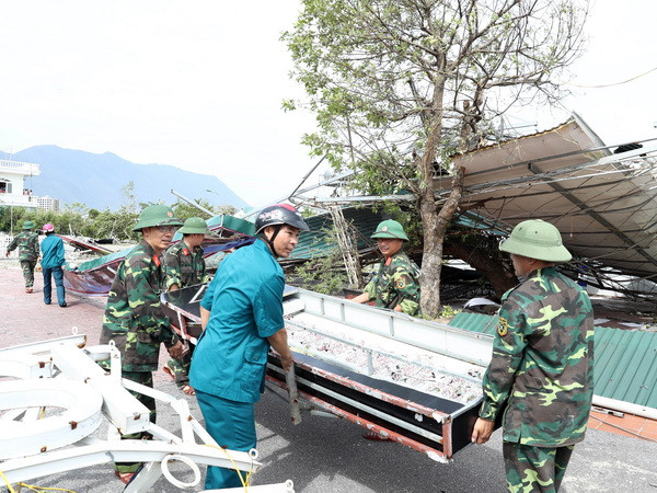 Bờ biển Thanh Hóa sạt lở nặng nề sau cơn bão số 10 ảnh 1