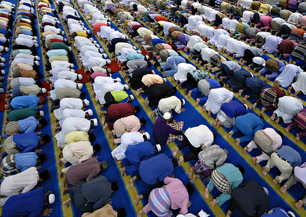 Người Hồi giáo Malaysia bắt đầu bước vào tháng lễ Ramadan ảnh 1