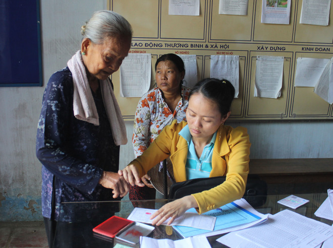 Bến Tre cấp thẻ BHYT miễn phí cho gần 43.000 cư dân xã bãi ngang ảnh 1