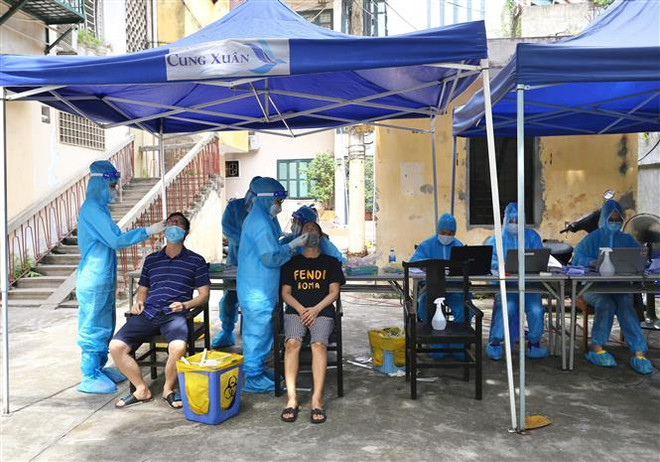 Còn nhiều tồn tại, thách thức trong việc thực hiện giãn cách xã hội ảnh 2