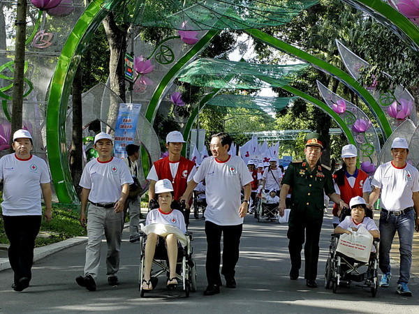 Ấm áp chương trình “Chung tay xoa dịu nỗi đau da cam” năm 2014 ảnh 1