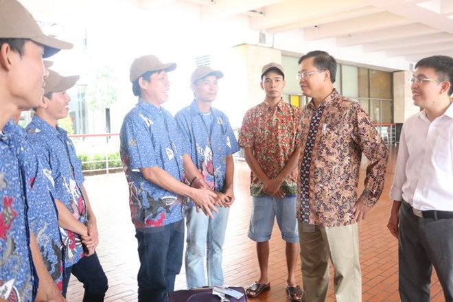 17 ngư dân Việt Nam được phía Indonesia trao trả về nước ảnh 1