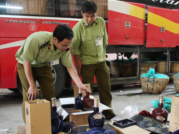 TP.HCM: Thu giữ hơn 2.000 chai rượu ngoại không rõ nguồn gốc ảnh 1