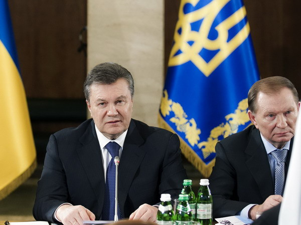 Tổng thống Ukraine đổ bệnh giữa lúc nước sôi lửa bỏng ảnh 1