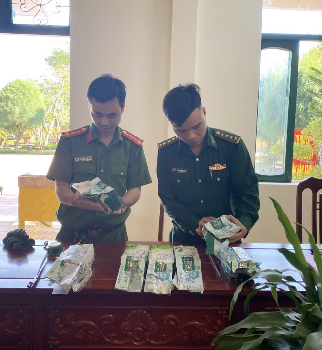 Quảng Trị: Đánh cá trên biển, người dân vớt bao lác nghi chứa ma túy ảnh 2