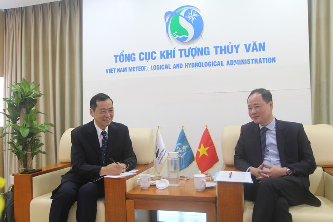 Tổng cục trưởng Trần Hồng Thái tiếp xã giao ông Duan Yihong, Thư ký của Ủy ban Bão. (Nguồn ảnh: TCKTTV) Việt Nam đóng góp tích cực vào công tác dự báo bão của quốc tế ảnh 2