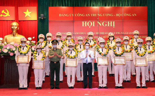 Phát huy trách nhiệm nêu gương trong lực lượng Công an nhân dân ảnh 2