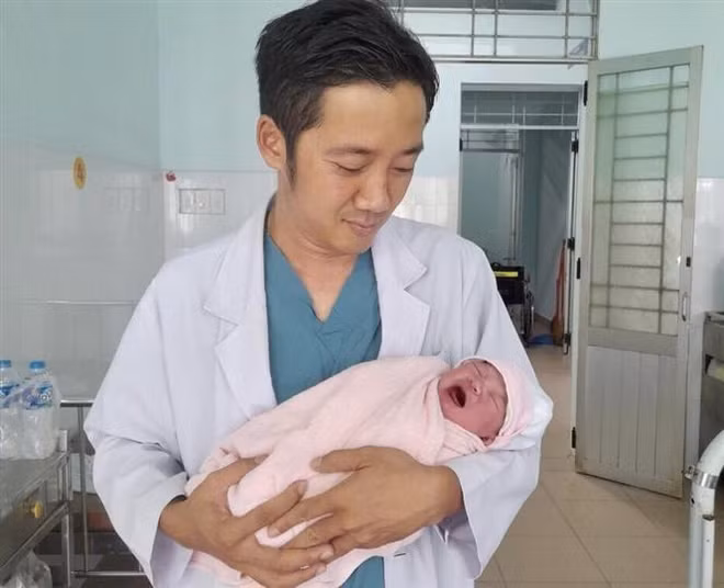 Đồng Nai: Hỗ trợ kịp thời sản phụ sinh con khi xuống xe buýt ảnh 1
