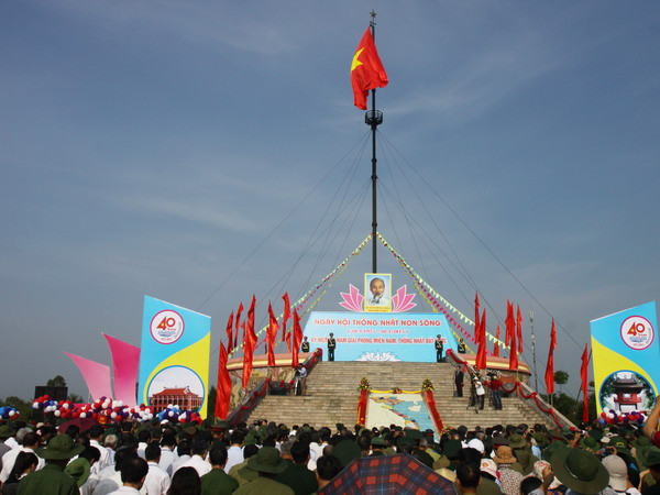 Tỉnh Quảng Trị tổ chức lễ thượng cờ "Thống nhất non sông" ảnh 1