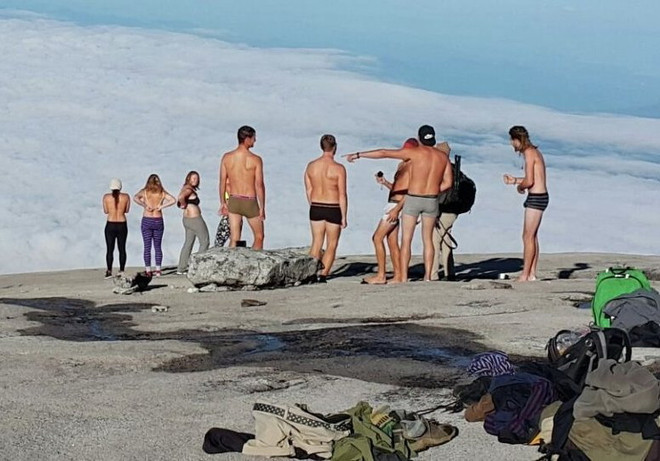 Malaysia: Động đất kinh hoàng xảy ra là do du khách thoát y? ảnh 1