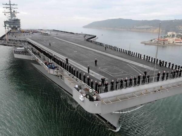 Tàu USS Ronald Reagan. (Nguồn: AP) Mỹ đưa tàu sân bay năng lượng hạt nhân tới Nhật Bản ảnh 1
