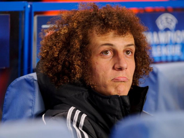 Barcelona lại đưa Luiz vào tầm ngắm. (Nguồn: Reuters) Chuyển nhượng 15/1: Real chi tiền khủng chiêu mộ Rooney ảnh 4