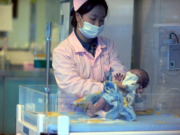 Trung Quốc tử hình treo bác sỹ “bán buôn” trẻ sơ sinh ảnh 2