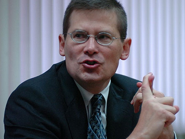 Cựu giám đốc CIA, Michael Morell. (Nguồn: AFP) "Cần lưu giữ những siêu dữ liệu điện thoại do NSA thu thập" ảnh 1