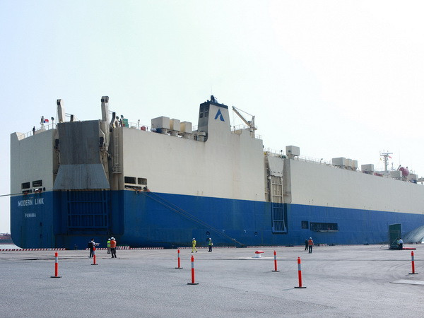 Chuyến tàu chở ôtô chuyên dụng đầu tiên cập Cảng Tân Vũ ảnh 1