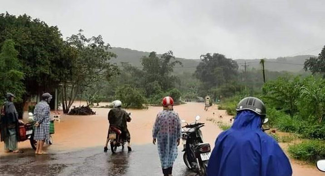 Nhiều vùng có mưa dông nhiệt, đề phòng lốc, sét và gió giật mạnh ảnh 1