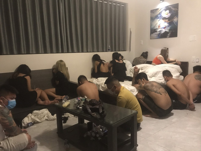 Bình Định: Bắt quả tang hơn 80 đối tượng sử dụng ma túy trong resort ảnh 1