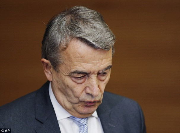 Chủ tịch Liên đoàn bóng đá Đức Niersbach từ chức vì bê bối ​"quỹ đen" ảnh 1