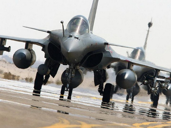 Pháp không kích phá hủy cơ sở lọc dầu của phiến quân IS ở Syria ảnh 1