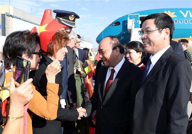 Thủ tướng Nguyễn Xuân Phúc đến Brussels, bắt đầu tham dự ASEM 12 ảnh 1