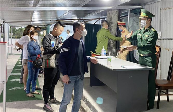 Thủ tướng: Vì sức khỏe của dân, sẵn sàng hy sinh lợi ích kinh tế ảnh 1