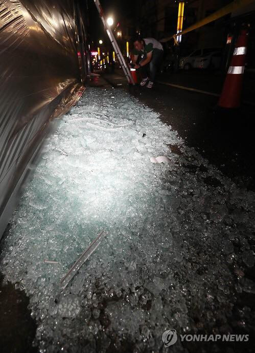 Hình ảnh tan hoang sau 2 trận động đất liên tiếp ở Hàn Quốc ảnh 2