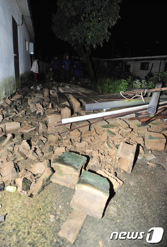 Hình ảnh tan hoang sau 2 trận động đất liên tiếp ở Hàn Quốc ảnh 5