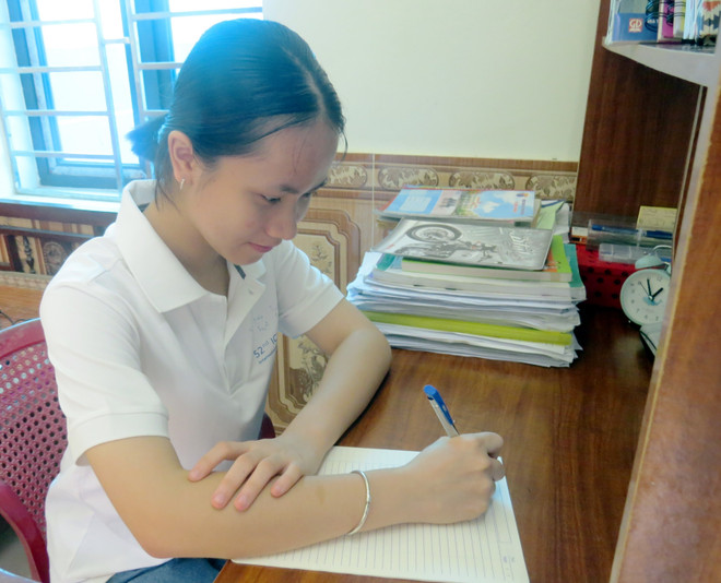 Nữ sinh đầu tiên mang giải vàng Olympic Hóa học quốc tế về thành Nam ảnh 1