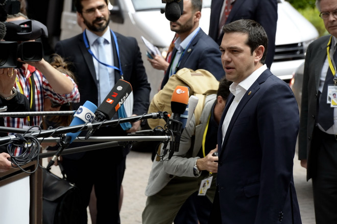 Không trả được nợ IMF, Hy Lạp đã bước một chân ra khỏi Eurozone ảnh 1