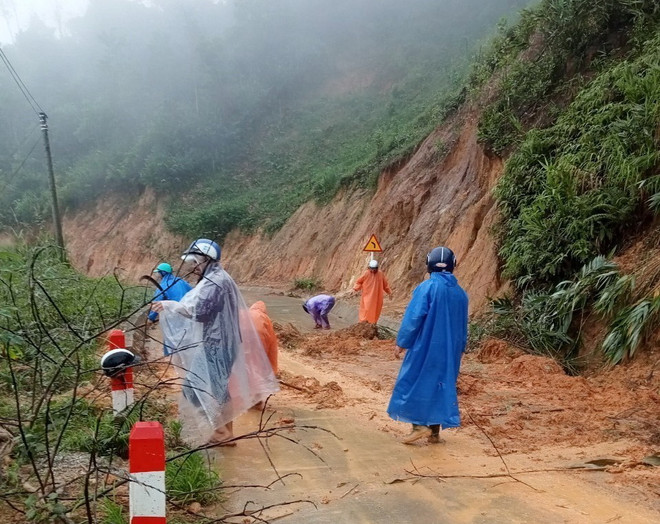 Quảng Nam: Mưa lớn gây sạt lở nhiều nơi ở huyện miền núi Nam Trà My ảnh 1