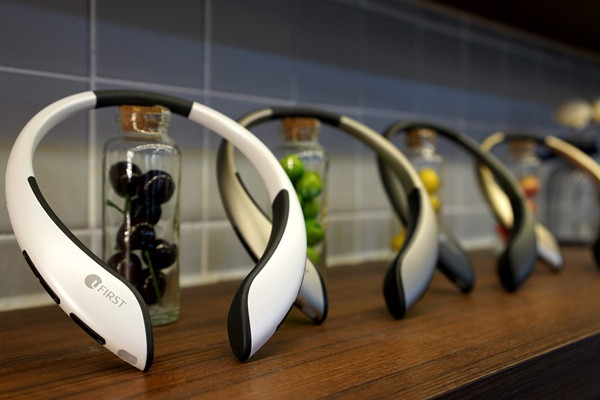 Vòng cổ trợ thính Hàn Quốc giúp Hoa hậu Canada lấy lại thính lực ảnh 1