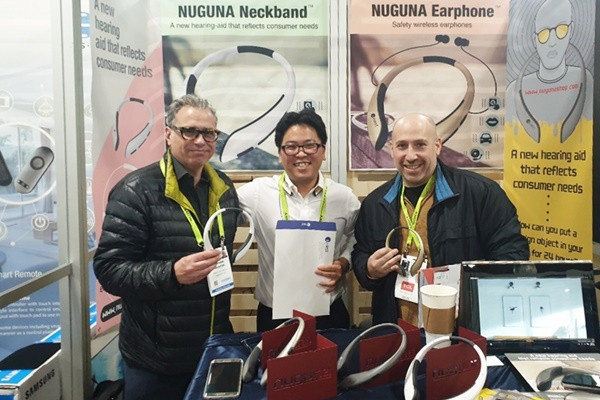 Vòng cổ trợ thính Hàn Quốc giúp Hoa hậu Canada lấy lại thính lực ảnh 3