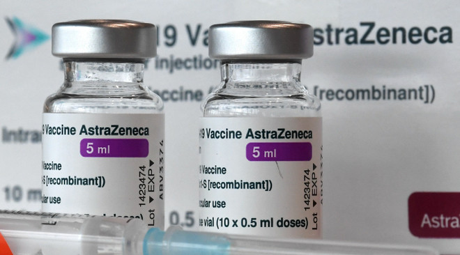 Vaccine ngừa COVID-19 của AstraZeneca. (Ảnh: AFP/TTXVN) Từ bài toán công bằng đến chủ động sử dụng hiệu quả vaccine ảnh 2