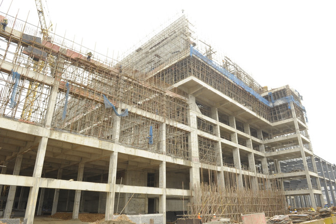 Một góc Dự án Nhà máy đốt rác phát điện Thiên Ý đang được thi công. (Ảnh Mạnh Khánh/TTXVN) Nhà máy đốt rác phát điện lớn nhất Hà Nội xin lùi tiến độ hoàn thành ảnh 3