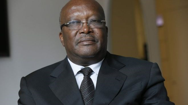 Tổng thống Burkina Faso Roch Marc Kabore. (Nguồn: Getty) Tổng thống Burkina Faso đích thân đến hiện trường khủng bố ảnh 1