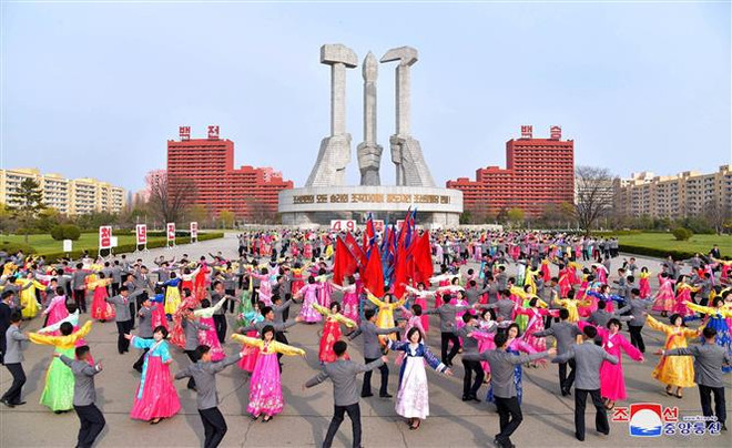 Triều Tiên thừa nhận kinh tế khó khăn, đề nghị Hàn Quốc giúp đỡ ảnh 1