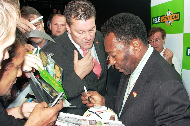 Phóng viên TTXVN chia sẻ về một lần được gặp vua bóng đá Pele ảnh 2