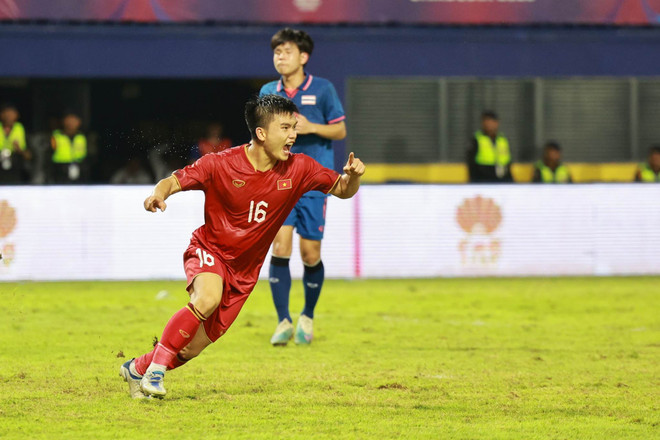 Nhật Nam ăn mừng bàn thắng vào lưới Thái Lan. (Ảnh: Hải An/Vietnam+) U22 Việt Nam 'đại chiến' U22 Indonesia ở bán kết SEA Games 32 ảnh 2