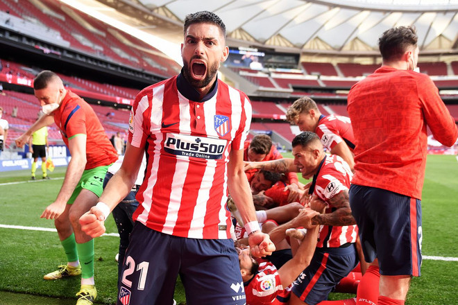 La Liga: Barcelona đầu hàng, Atletico chạm tay vào chức vô địch ảnh 2