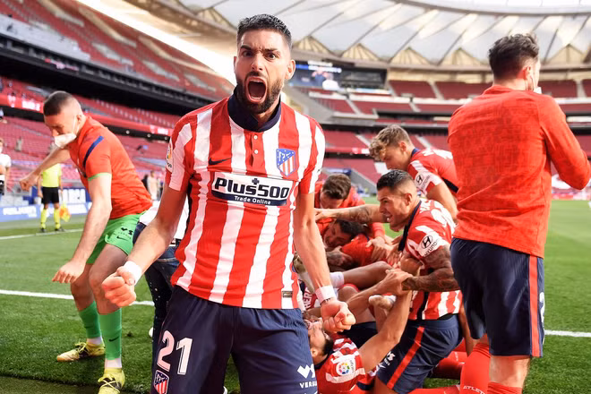La Liga: Barcelona đầu hàng, Atletico chạm tay vào chức vô địch ảnh 2
