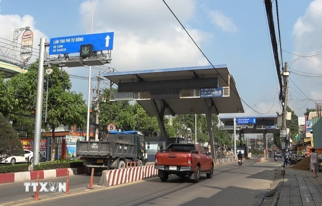 Câu 2: “Công trình đường bộ” là như thế nào?