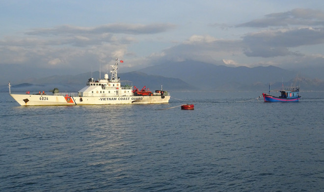 Bà Rịa-Vũng Tàu: Đưa 7 thuyền viên tàu cá gặp nạn về bờ an toàn ảnh 1