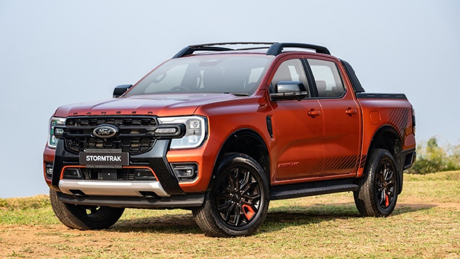ford_ranger_stormtrak_ban_tai_1.jpg