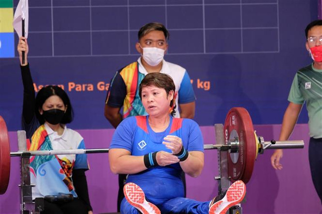 "Cú đúp" Vàng Cử tạ và kỷ lục mới mang tên Châu Hoàng Tuyết Loan ảnh 1