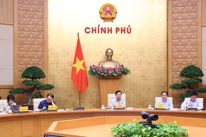 Phó Thủ tướng Trần Hồng Hà phát biểu chỉ đạo tại cuộc họp rà soát, hoàn thiện chi tiết một số điều của Luật Nhà ở. (Ảnh: Văn Điệp/TTXVN) TTXVN_2006Luatnhao3.jpg
