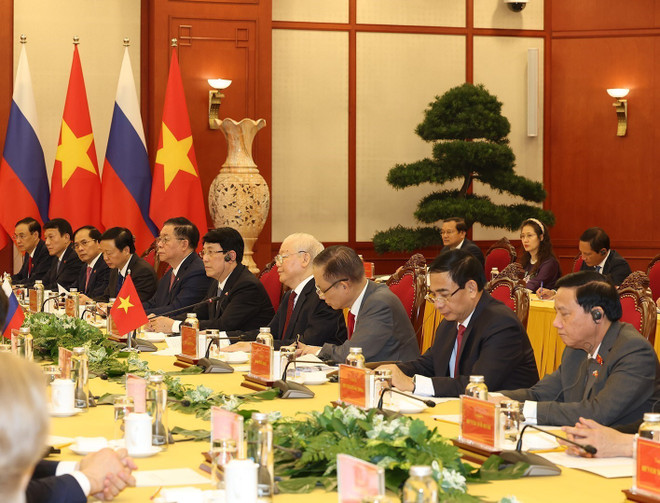 Tổng Bí thư Nguyễn Phú Trọng và Đoàn Việt Nam tại cuộc hội đàm với Tổng thống Liên bang Nga Vladimir Putin. (Ảnh: Trí Dũng/TTXVN) TTXVN_2006TongbithuTongthongVietnamNga4.jpg