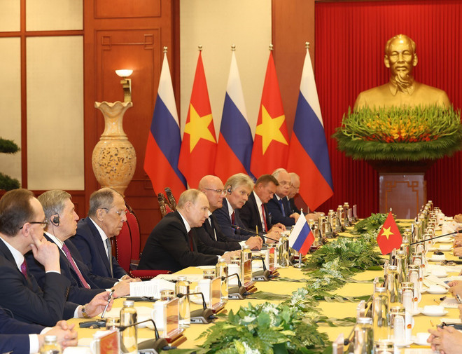 Tổng thống Liên bang Nga Vladimir Putin và Đoàn Liên bang Nga tại cuộc hội đàm với Tổng Bí thư Nguyễn Phú Trọng. (Ảnh: Trí Dũng/TTXVN) TTXVN_2006TongbithuTongthongVietnamNga3.jpg