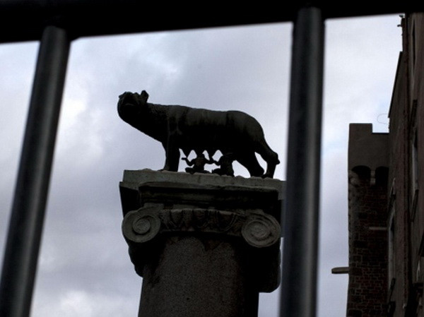 Italy: Đảng Dân chủ cầm quyền "rung chuyển" do liên quan mafia ảnh 1