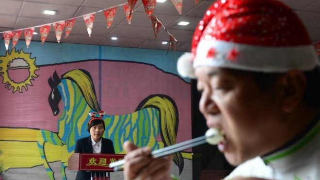 Người đàn ông thử thách khả năng ăn uống với 160 quả trứng ảnh 4