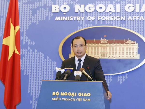Người phát ngôn Bộ Ngoại giao Lê Hải Bình phát biểu tại buổi họp báo. (Ảnh: An Đăng/TTXVN) Phản ứng của Việt Nam trước kết quả bầu cử Tổng thống Hoa Kỳ ảnh 1